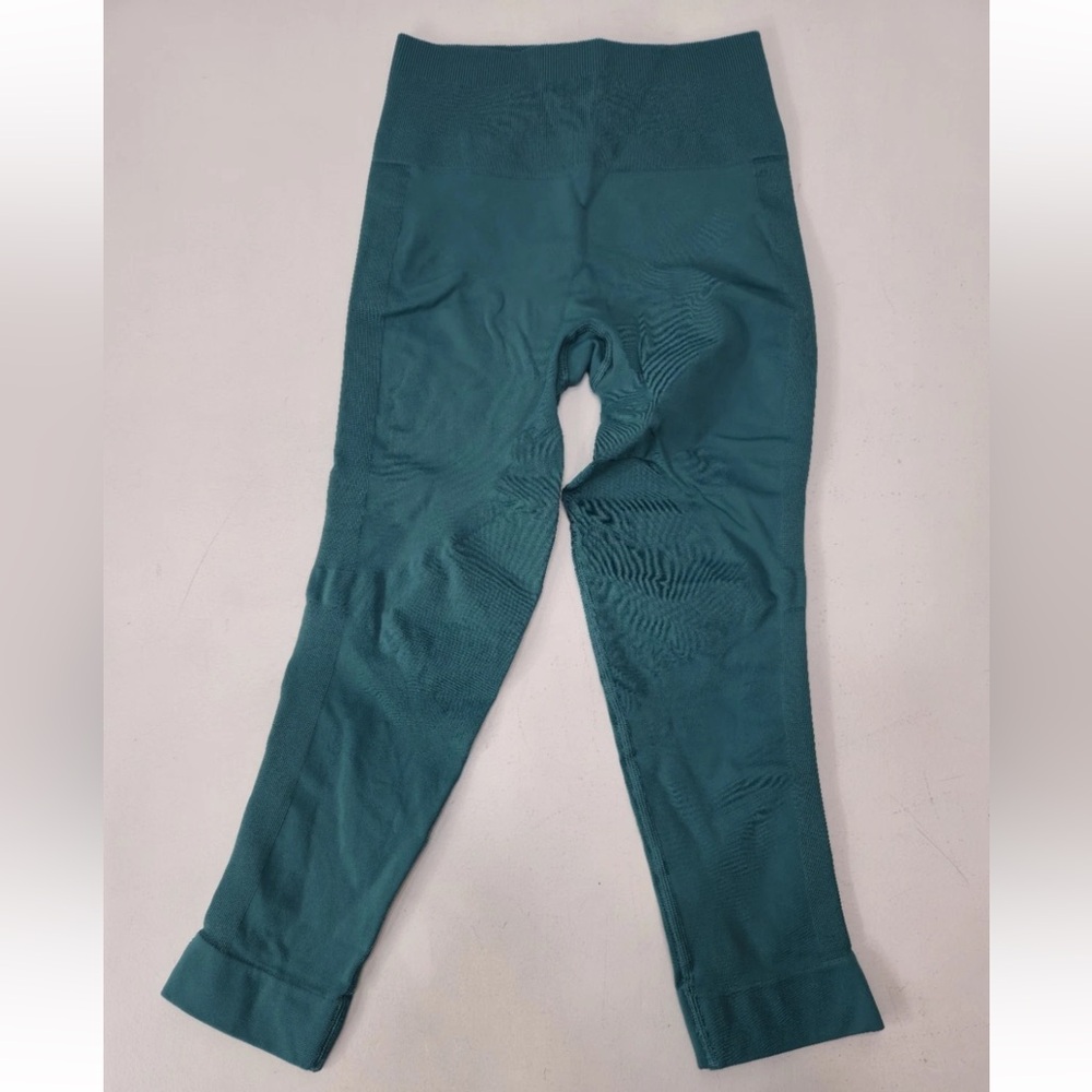 Lululemon Zone In Crop Leggings in Forage Teal Size 6 Womens